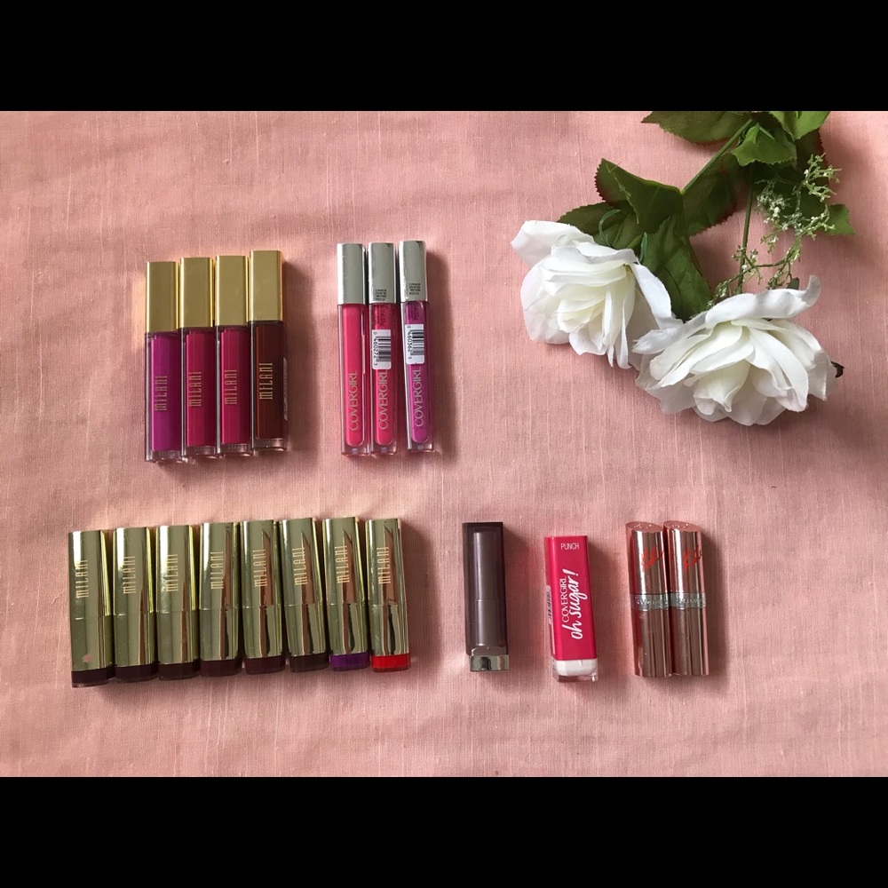 Set of 19 lipsticks